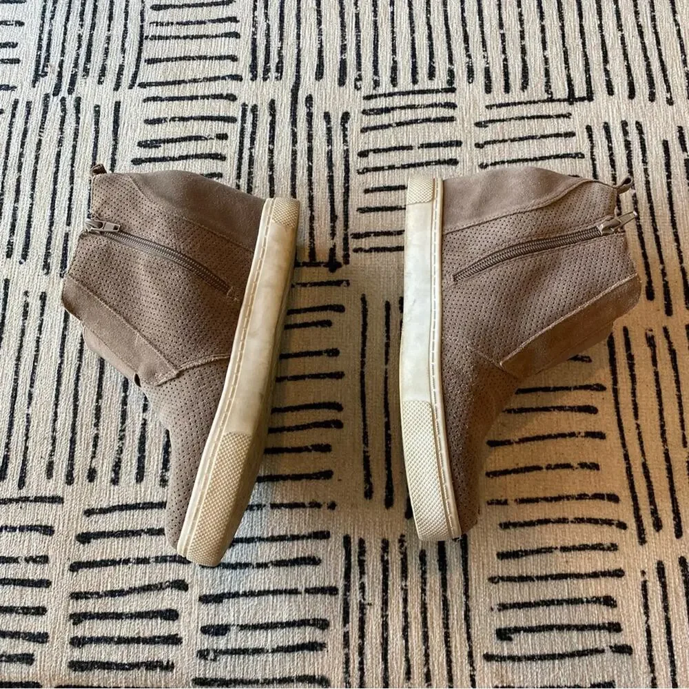Steve Madden Flavy taupe suede hidden wedge sneakers size US 9